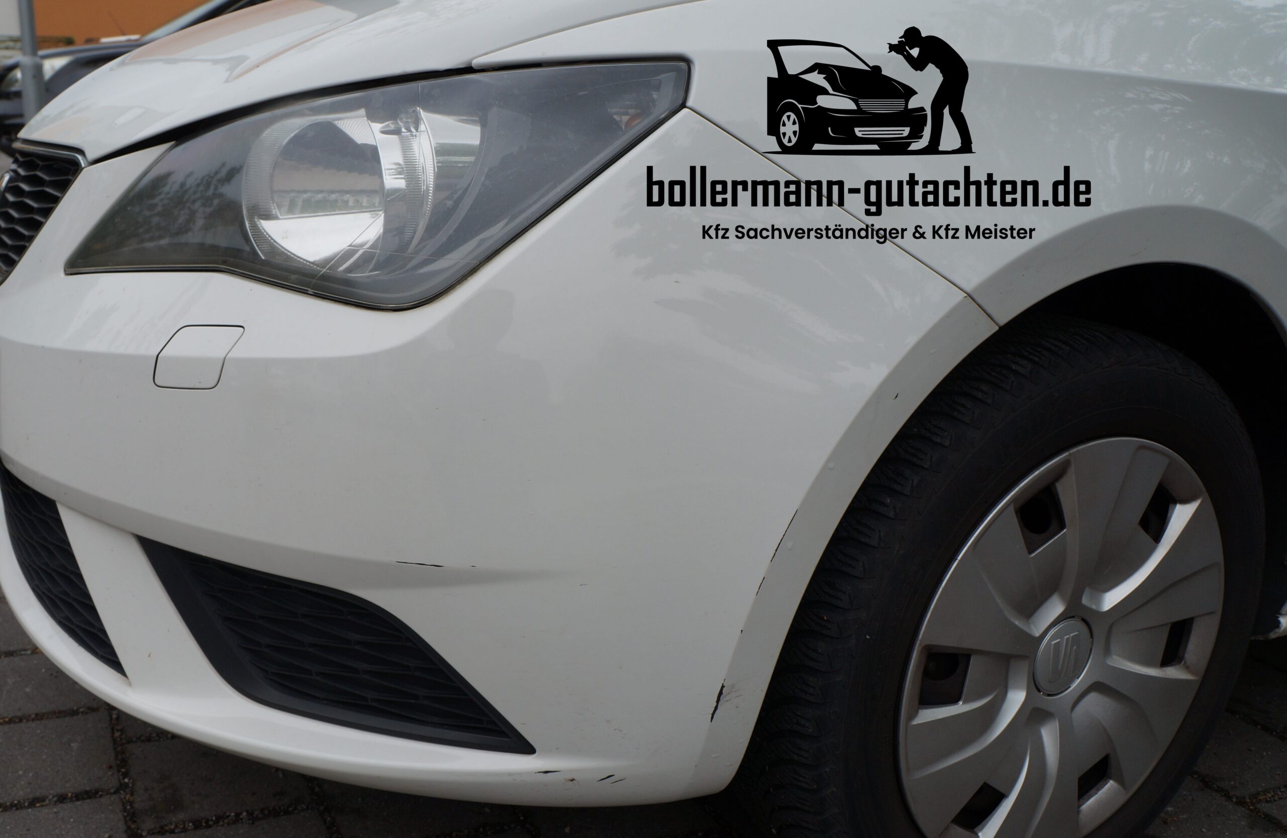 Kfz-Gutachter Ludwigsfelde nimmt einen Frontschaden auf um ein Schadengutachten zu erstellen